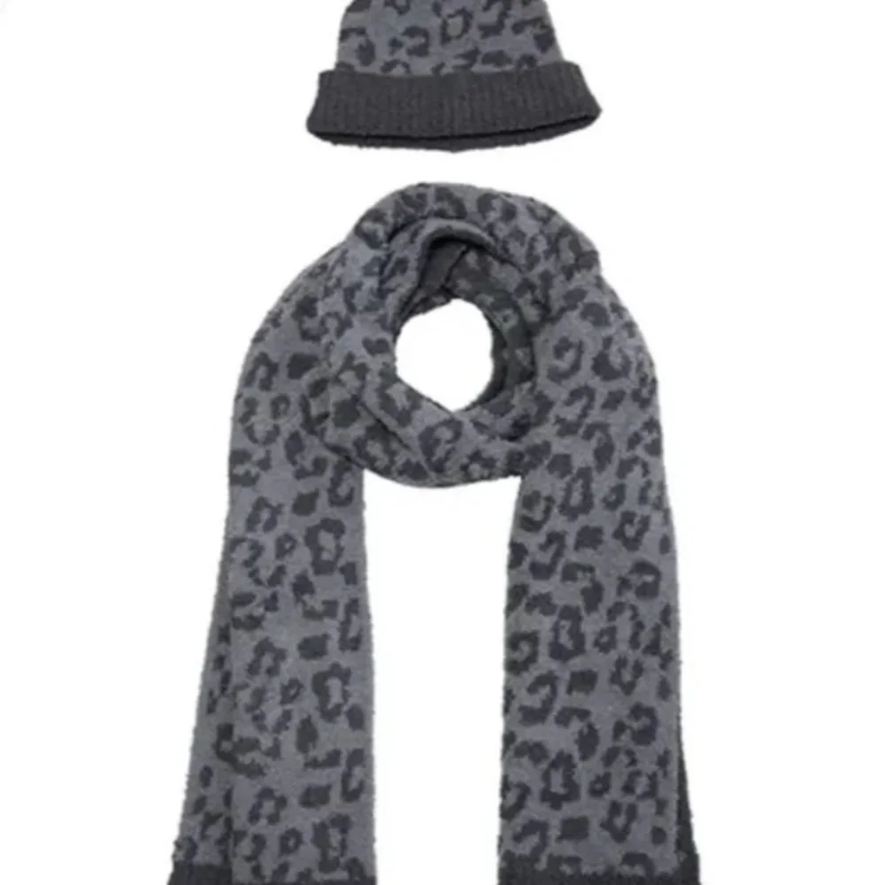 Barefoot Dreams CozyChic In The Wild Scarf and Hat Set Graphite/Carbon NEW